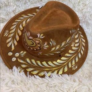 Beautiful Artesanal hand painted hat for ladies.